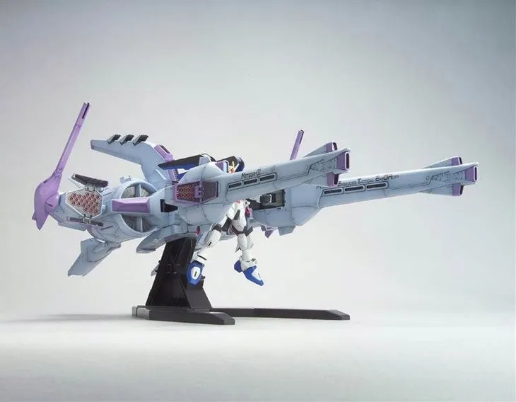 figurka-bandai-gundam-rodzaj-gadzetu-filmowy