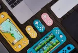 kontroler-pad-8bitdo-zero-2-rozowy-orswitch-macos-windows-steam-androidor-kolor-rozowy