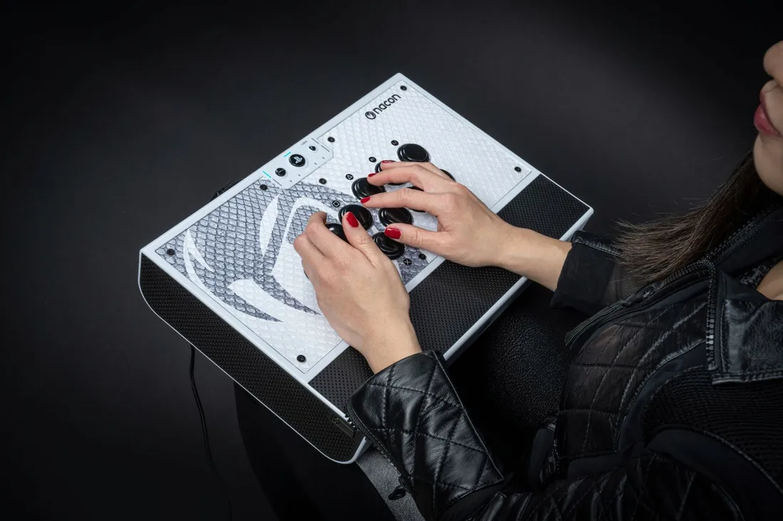 nacon-arcade-stick-daija-ps5-ps4-pc