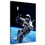 obraz-na-plotnie-astronauta-nad-ziemia-40x60