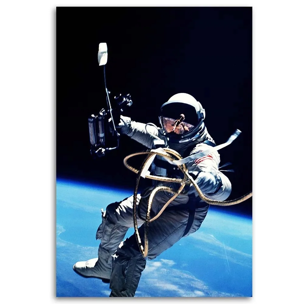 obraz-na-plotnie-astronauta-nad-ziemia-40x60