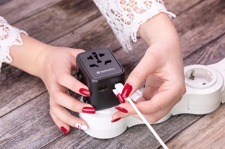adapter-podrozny-verbatim-uta-02-waga-z-opakowaniem-0-133-kg-model-uta-02