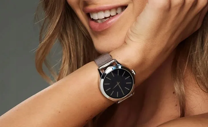 smartwatch-maxcom-fw44-srebrny-2-material-koperty-stal