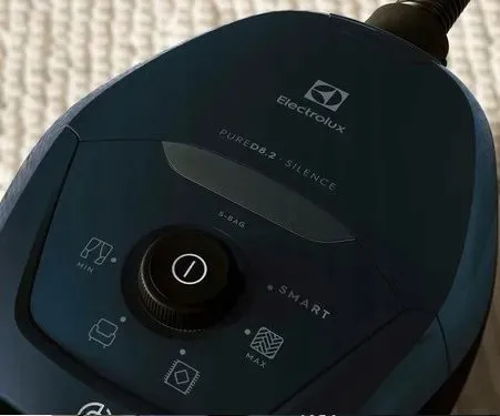 odkurzacz-workowy-electrolux-pd82-4st-komunikacja-wskaznik-zapelnienia-worka-pojemnika