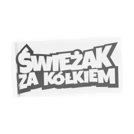 naklejka-swiezak-za-kolkiem-na-samochod-poczatkujacy-kierowca-zabawna
