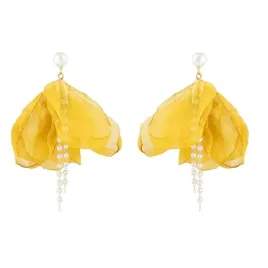 kolczyki-wiszace-materialowe-musztardowe-7-cm