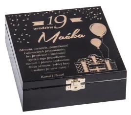 prezent-na-18-urodziny-pudelko-niezbednik-grawer