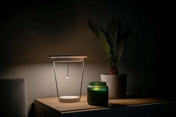 lusterko-stojace-bialy-humanas-zawiera-baterie-tak