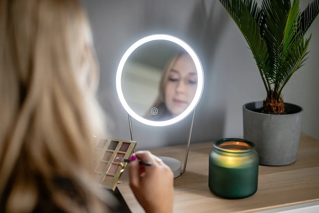 lusterko-stojace-bialy-humanas