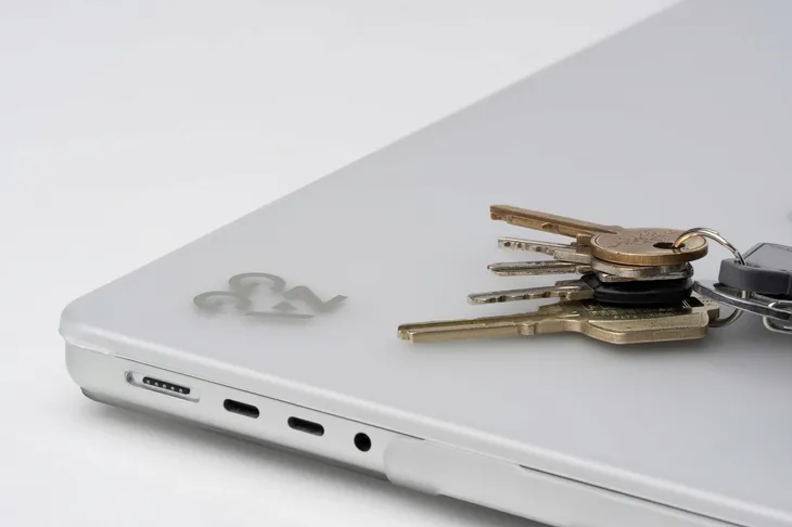 zagg-hardshell-do-macbook-pro-16-waga-z-opakowaniem-0-2-kg-kod-producenta-840390323057