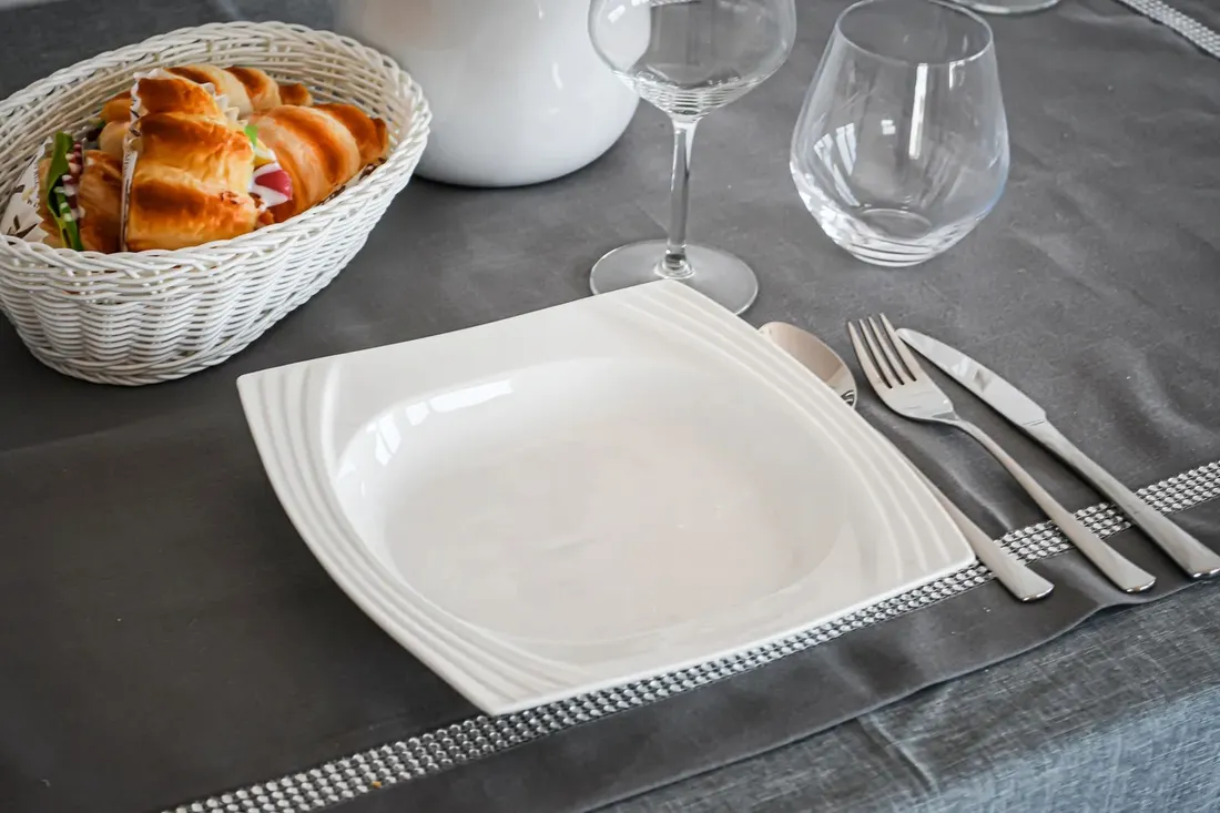 talerz-gleboki-geometric-bialy-23-cm