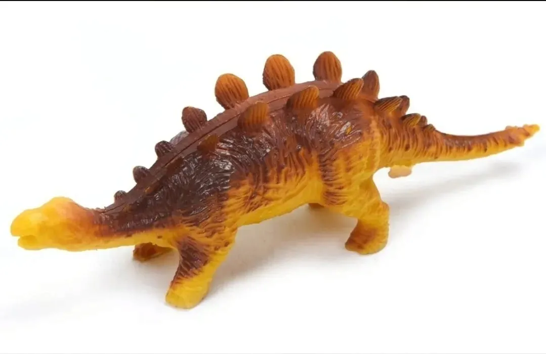 tor-samochodowy-z-dinozaurami