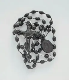 rozaniec-na-sznurku-plastik-czarny