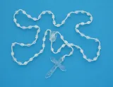 rozaniec-na-sznurku-plastik-bialy
