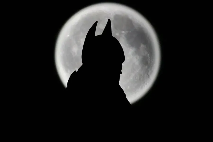 batman-moon-plakat-80x60-cm