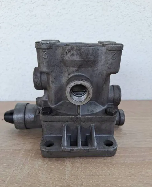 zawor-sterujacy-naczepy-producent-czesci-wabco