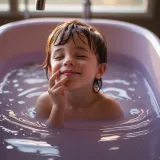 pianka-dla-dzieci-do-kapieli-fioletowa-woda-jasmin-zabawa-dresdner-essenz-produkt-nie-zawiera-alkoholu-aluminium-amoniaku-mydla-olejow-mineralnych-parabenow-parafiny-peg-siarczanow-silikonow-skladnikow-pochodzenia-zwierzecego-sles-sls