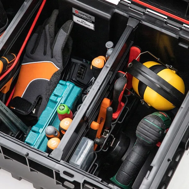 skrzynki-narzedziowe-qbrick-system-one-technik-set-cechy-dodatkowe-kolka-transportowe-moduly-z-mozliwoscia-rozdzielenia-przegrody-organizacyjne-uchwyt-do-przenoszenia-zatrzaski-zabezpieczajace