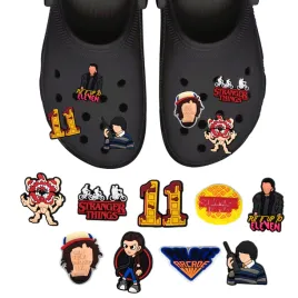 przypinki-do-crocs-stranger-things-do-butow-telefonu-torby-zestaw-9-szt