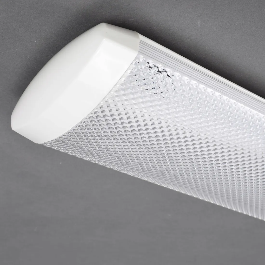 lampa-oprawa-sufitowa-do-garazu-pralni-spizarni-piwnicy-led-30w-3680lm-128c-stan-nowy