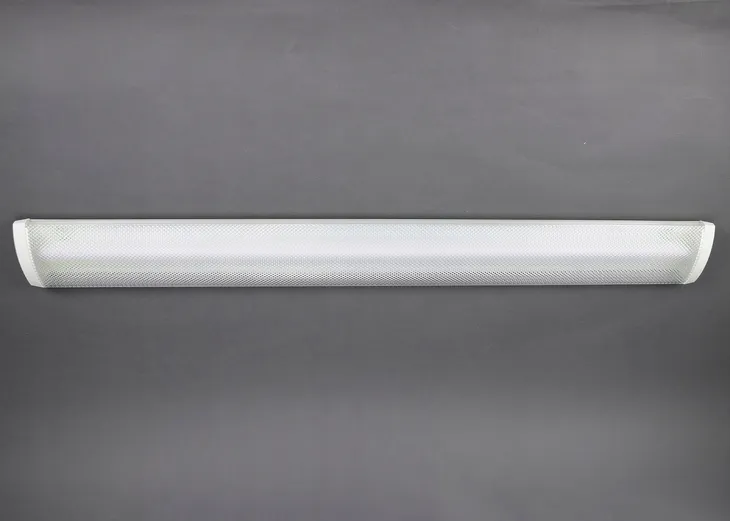 lampa-oprawa-sufitowa-do-garazu-pralni-spizarni-piwnicy-led-30w-3680lm-128c-temperatura-barwowa-5000-k