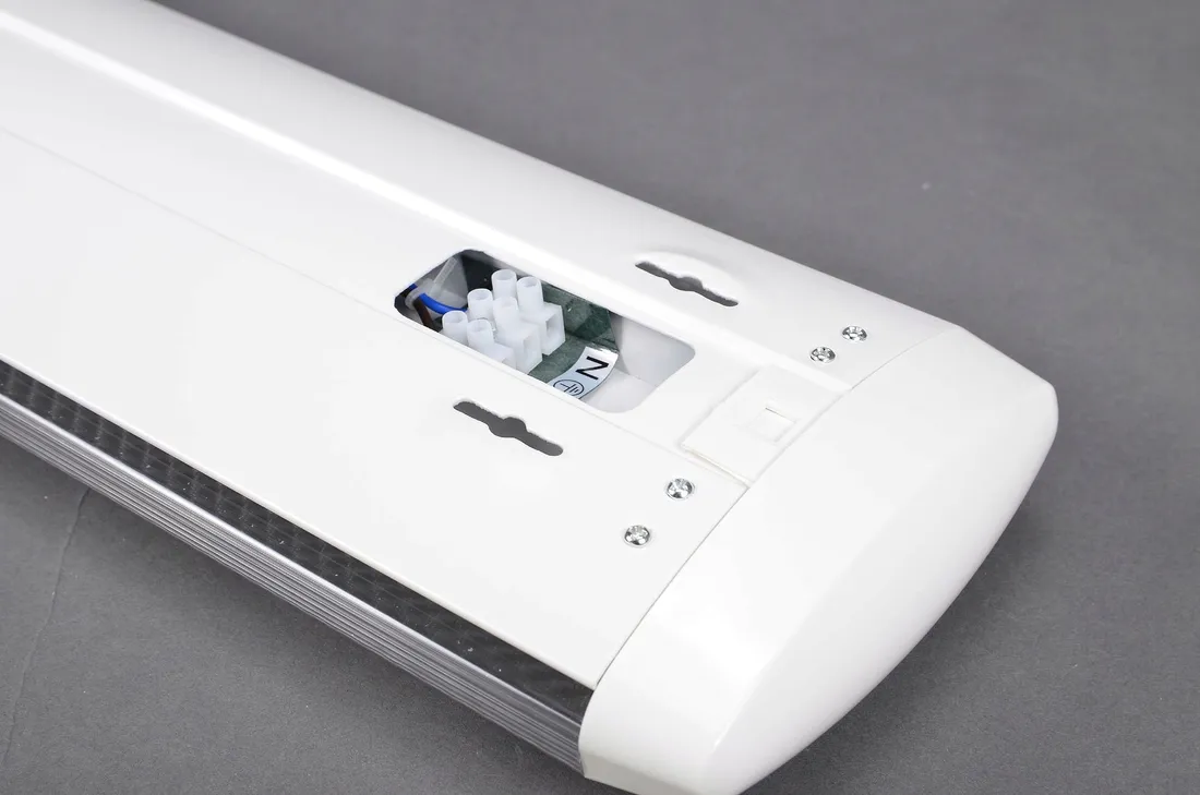 lampa-oprawa-sufitowa-do-garazu-pralni-spizarni-piwnicy-led-30w-3680lm-128c