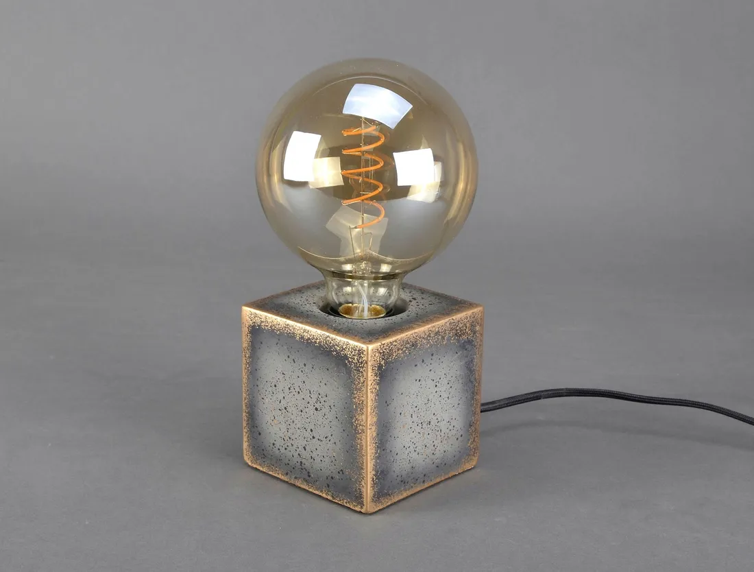 lampka-nocna-cementowa-dekoracyjna-zarowka-led-w-komplecie-sypialnia