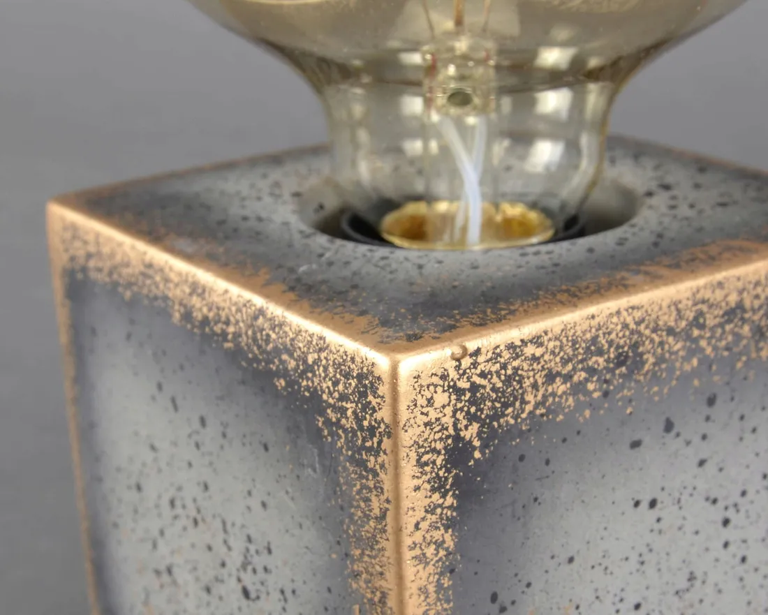 lampka-nocna-cementowa-dekoracyjna-zarowka-led-w-komplecie-sypialnia-stan-nowy