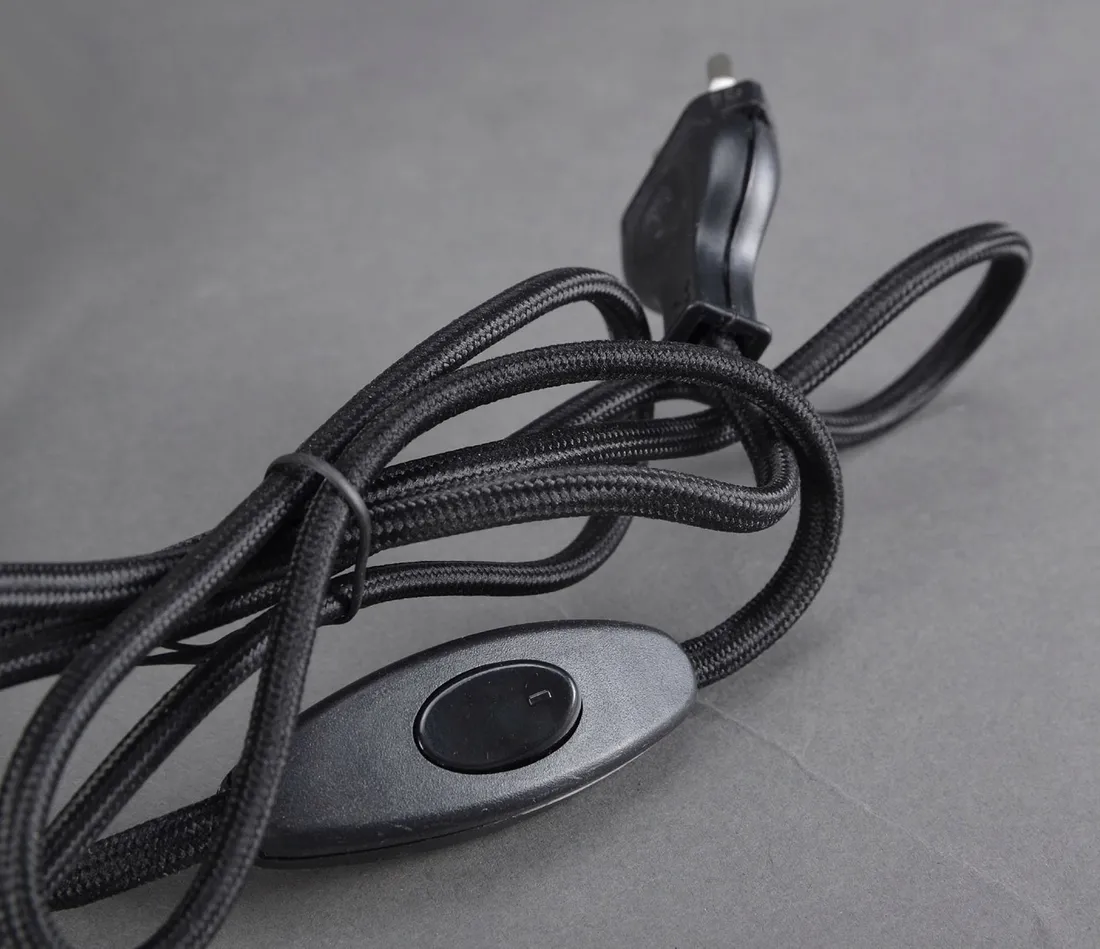 lampka-nocna-cementowa-dekoracyjna-zarowka-led-w-komplecie-sypialnia