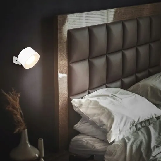 kinkiet-bezprzewodowy-led-zmienne-barwy-sciemniacz-salon-sypialnia-material-dominujacy-tworzywo-sztuczne