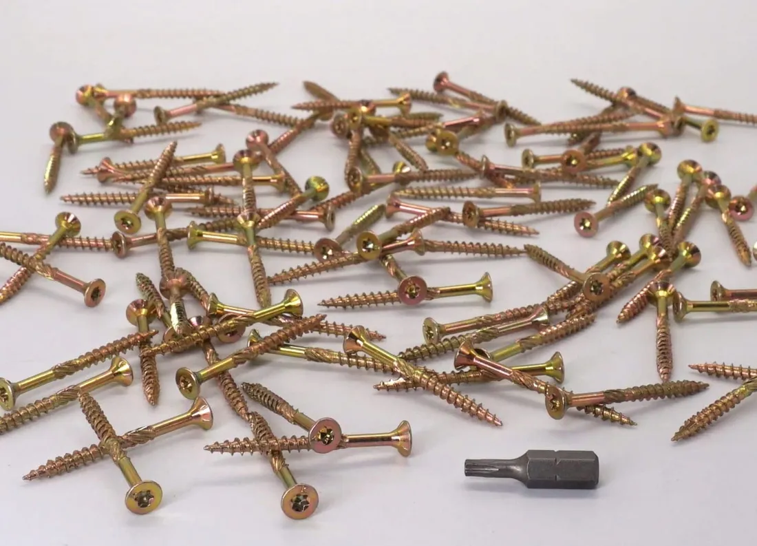 sruby-do-drewna-ocynkowane-35-x-40-mm-zestaw-200szt-torx-stan-nowy