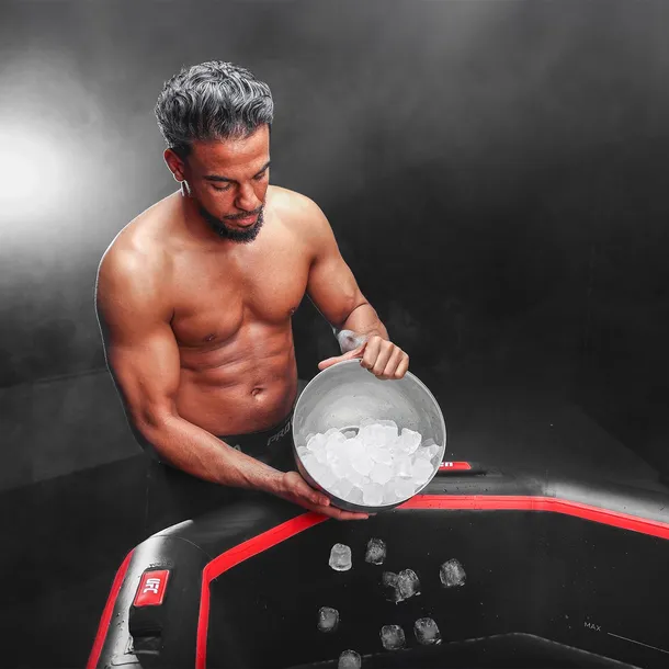 wanna-do-morsowania-netspa-x-ufc-ice-bath-cechy-dodatkowe-pokrywa-termiczna-uchwyty
