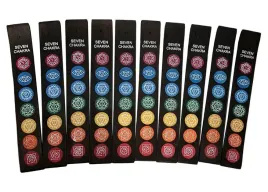 podstawka-pod-kadzidelko-drewno-mango-czarna-7-czakr-z-napisem