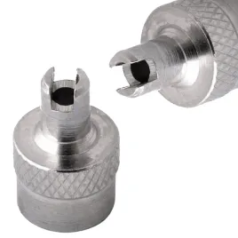 kapturek-nakretka-na-wentyl-av-z-kluczykiem-aluminowy