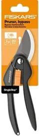 sekator-nozycowy-reczny-do-galezi-fiskars-21-cm
