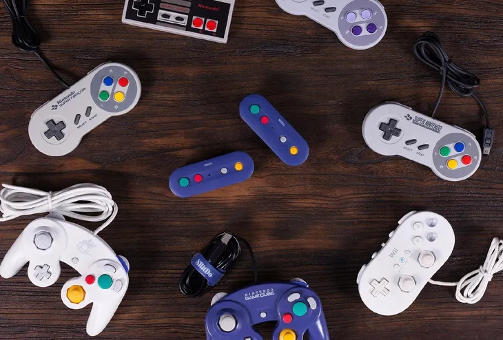 gra-bez-kabli-retro-padem-na-switch-8bitdo-gbros-typ-pad