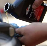 olej-silnikowy-briggsandstratton-sae30-06l-marka-briggsandstratton-pojemnosc-0-6-l