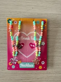 naszyjniki-dla-przyjaciolek-bff-zestaw-prezent-przyjaciolki-dzieci