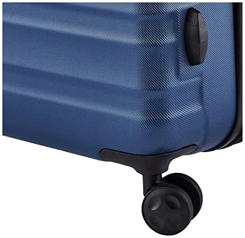 walizka-amazon-basics-twarda-abs-69l-niebieska-plec-produkt-uniseks