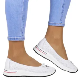 damskie-polbuty-skorzane-na-platformie-filippo-6718-biale