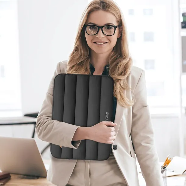 tech-protect-fluffy-laptop-15-16-black-stan-nowy
