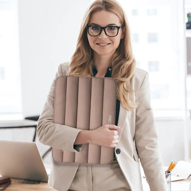 tech-protect-fluffy-laptop-13-14-walnut-stan-nowy