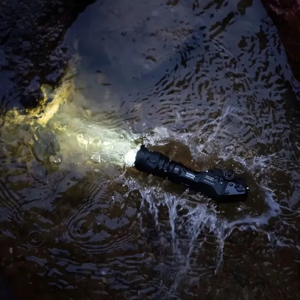 latarka-armytek-parma-c2ir-pro-cechy-dodatkowe-koronka-na-glowicy-kurzoodpornosc-o-ring-powloka-antyrefleksyjna-uchwyt-wodoodpornosc-wstrzasoodpornosc