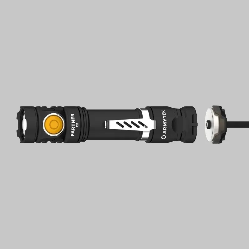 latarka-armytek-partner-c2-magnet-usb-white-stan-nowy