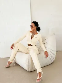 komplet-damski-males-olavoga-jasny-bez-s