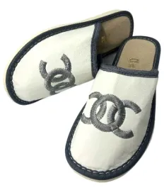 kapcie-damskie-pantofle-skorzane-klapki-papcie-odkryte-bialo-szare-r-40