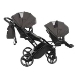 wozek-blizniaczy-junama-basic-duo-slim-v2-3w1-03-akcesoria-w-zestawie-adaptery-do-fotelika-folia-przeciwdeszczowa-materac-moskitiera-oslona-na-nozki-torba-do-wozka-uchwyt-na-kubek