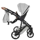 wozek-dzieciecy-junama-space-3w1-01-akcesoria-w-zestawie-adaptery-do-fotelika-folia-przeciwdeszczowa-mata-do-przewijania-materac-moskitiera-oslona-na-nozki-torba-do-wozka-uchwyt-na-kubek