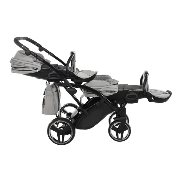 wozek-blizniaczy-junama-basic-duo-slim-v2-3w1-06-akcesoria-w-zestawie-adaptery-do-fotelika-folia-przeciwdeszczowa-mata-do-przewijania-materac-moskitiera-oslona-na-nozki-torba-do-wozka-uchwyt-na-kubek