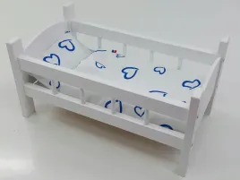 lozeczko-drewniane-biale-dla-lalek-posciel